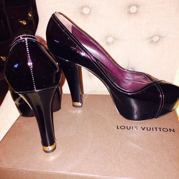 Louis Vuitton Monogram Vernis Tamara Heels - Picture 3 of 8